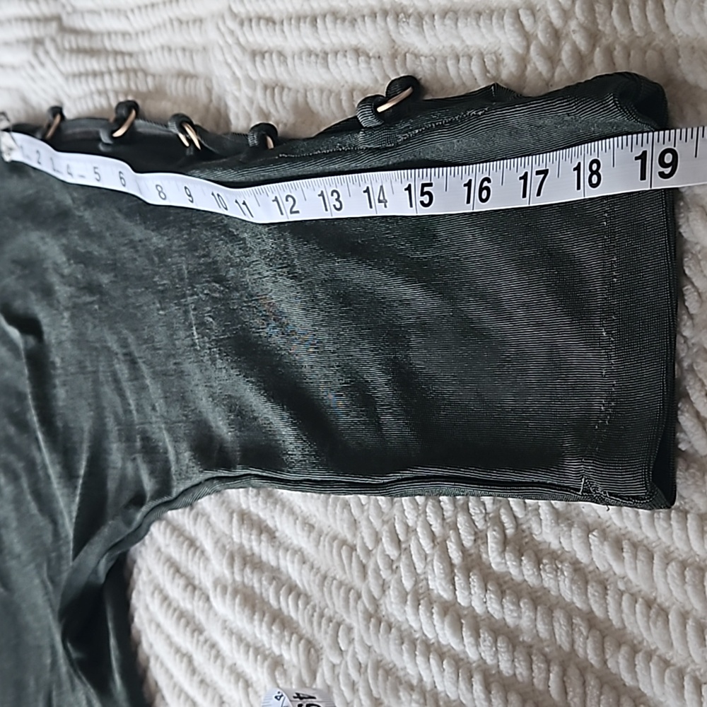Chico's Olive green jersey knit top w/ 'open arm' design. 16w - Chico's 3. EUC. - Picture 9 of 11
